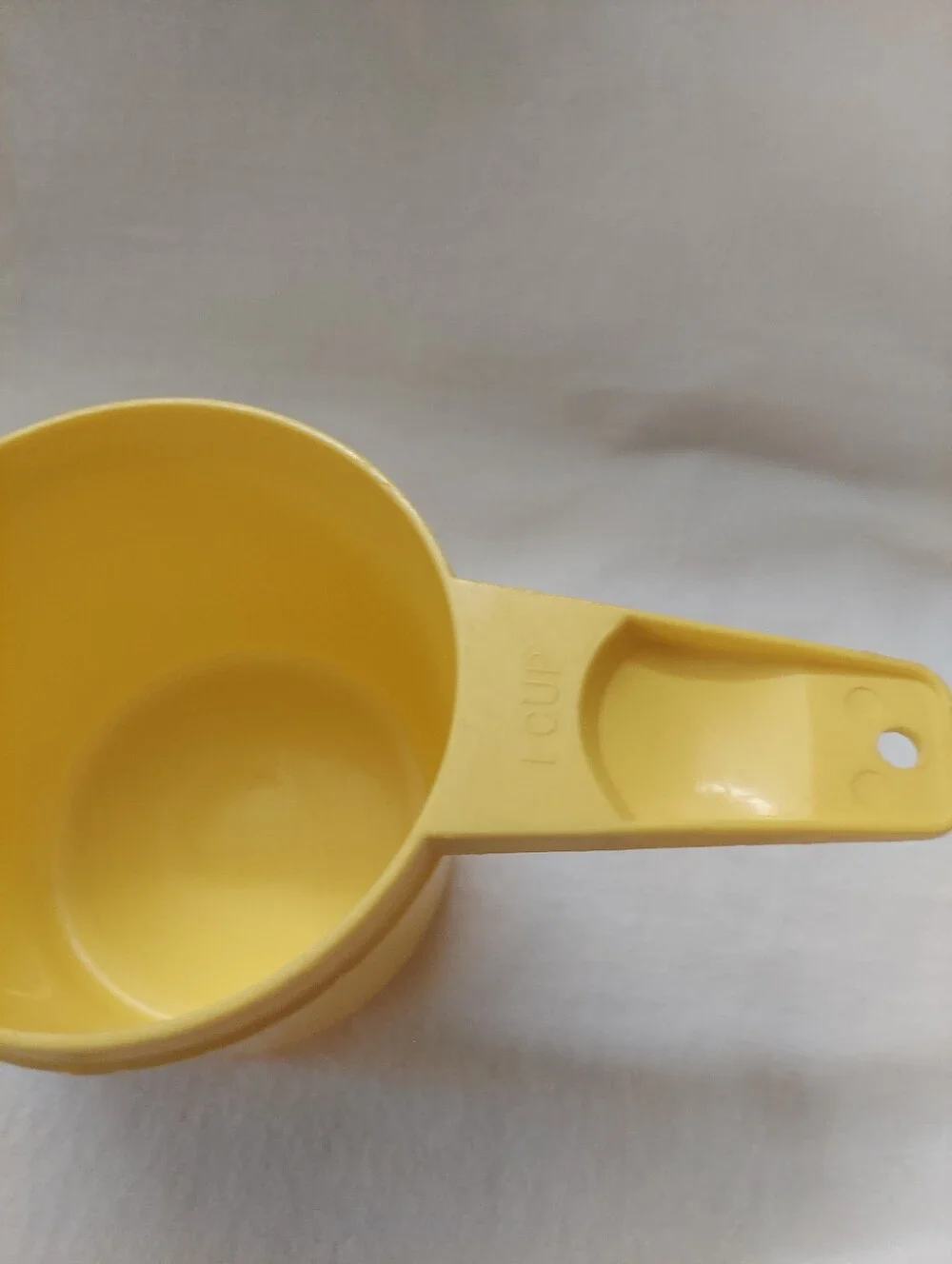 Tupperware Yellow Measuring Cups, Set of 5, Vintage